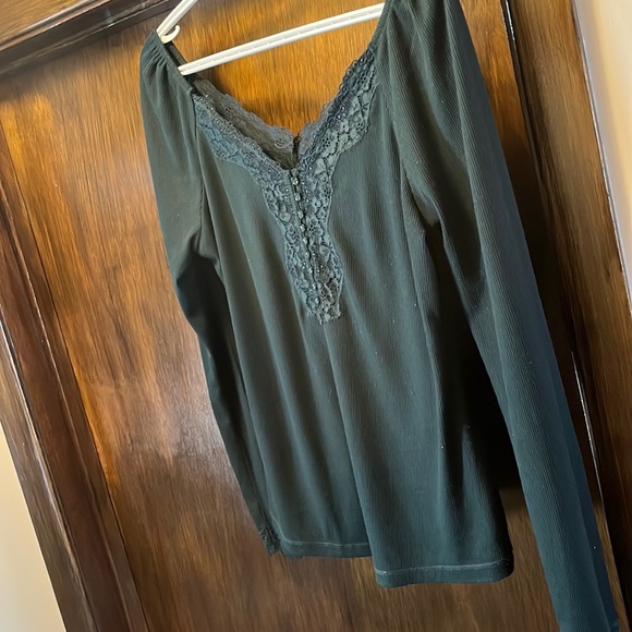 Hunter green top with lace trim - Picture 1 of 7